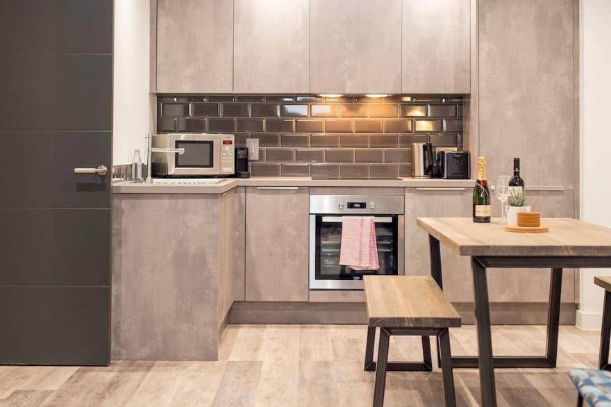 Pass the Keys | Incredible Apartment in City Centre, Close to Stadiums