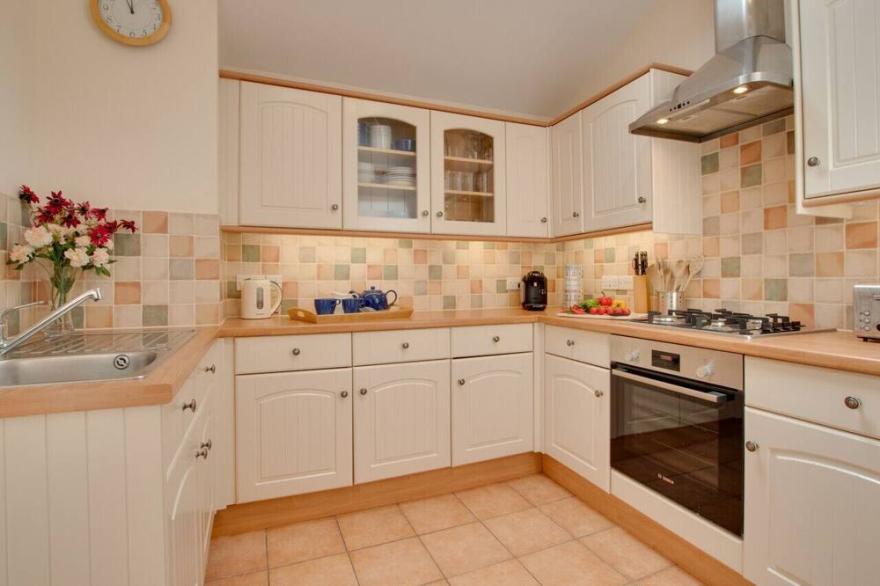 Causeway Cottage - Three Bedroom House, Sleeps 6