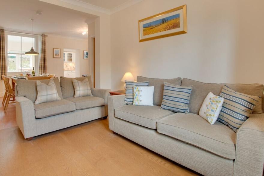 Causeway Cottage - Three Bedroom House, Sleeps 6