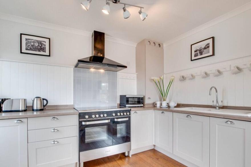 Admirals View - Three Bedroom Apartment, Sleeps 6