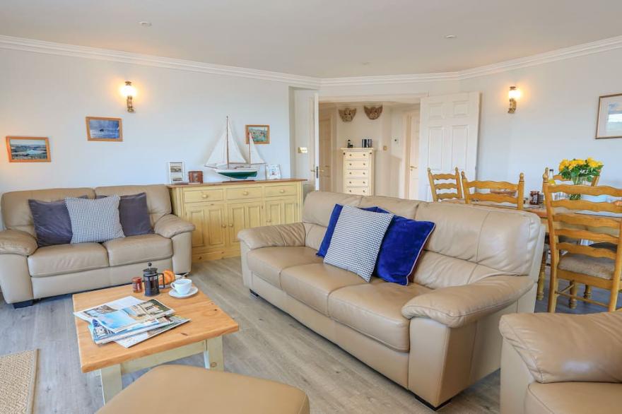 7 THURLESTONE ROCK, family friendly, with pool in Thurlestone