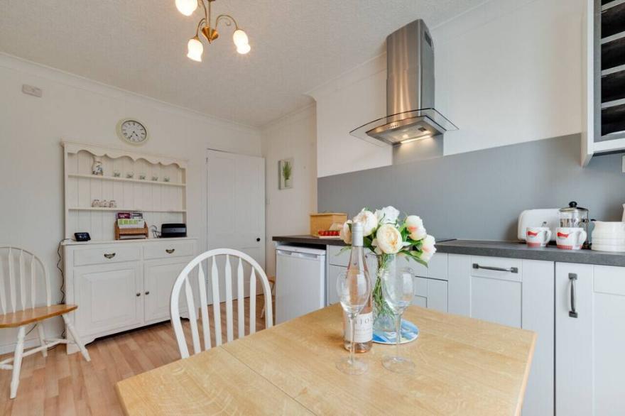 Brixham View - Two Bedroom Apartment, Sleeps 4