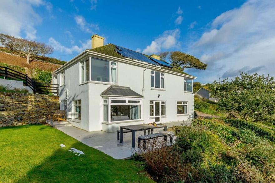 Dene Court - Four Bedroom House, Sleeps 8