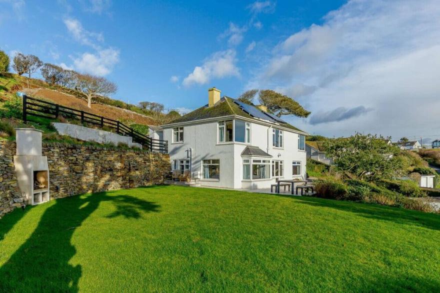 Dene Court - Four Bedroom House, Sleeps 8