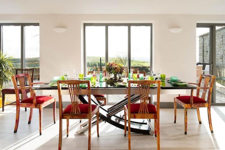 WALLTOWN BYRE - Stylish, dog friendly barn conversion with hot tub sleeping 6