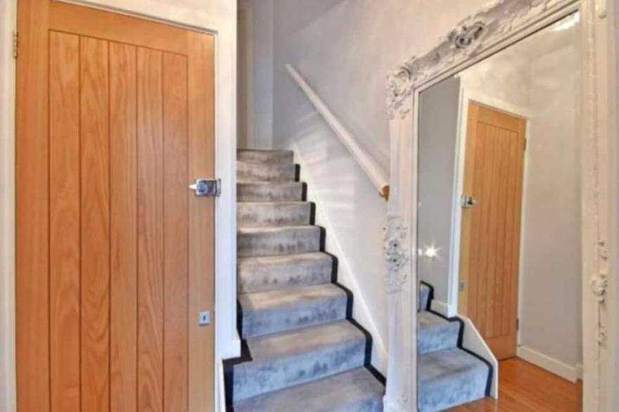 Hampstead Luxury Apartment- Opulent Split Level Property
