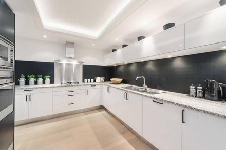 Prime Knightsbridge Mews - 4 bed House