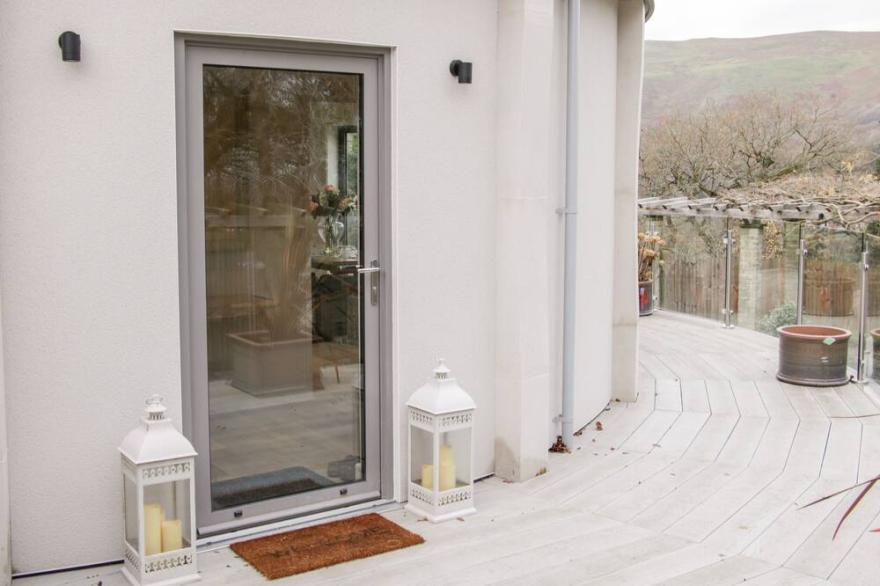 ROUND HOUSE, family friendly, with hot tub in Church Stretton
