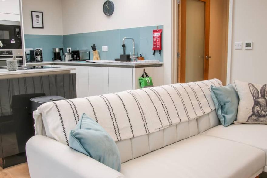 ROUND HOUSE, family friendly, with hot tub in Church Stretton