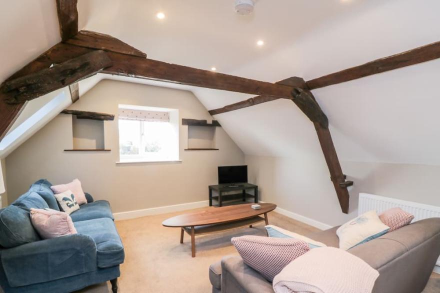 DOVECOTE, pet friendly, with a garden in Pickering