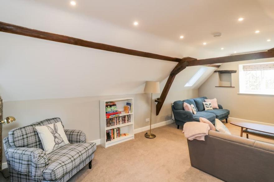 DOVECOTE, pet friendly, with a garden in Pickering