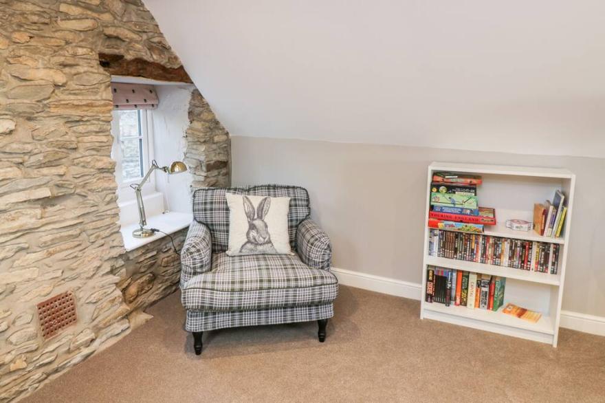 DOVECOTE, pet friendly, with a garden in Pickering