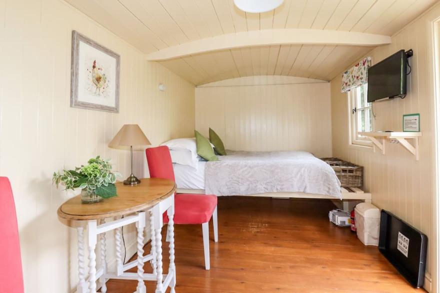 ORCHARD, romantic, character holiday cottage in Wadebridge