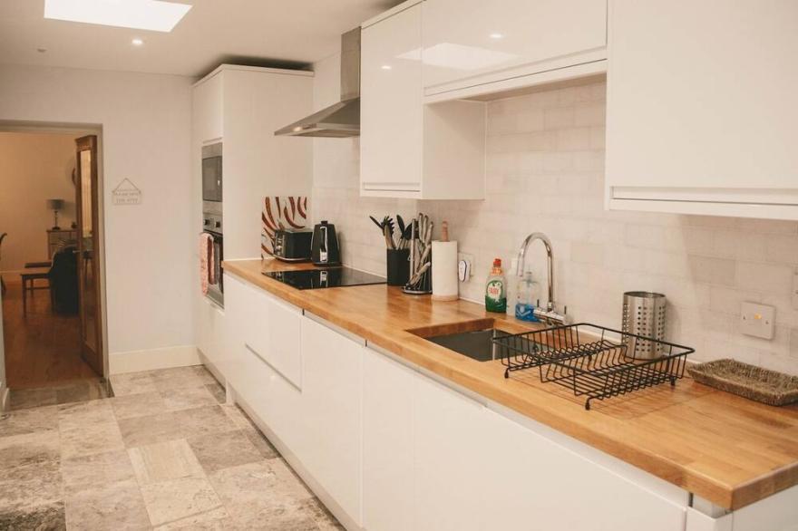 Pass the Keys | The Hideaway Modern comfy home in the heart of Kingsbridge