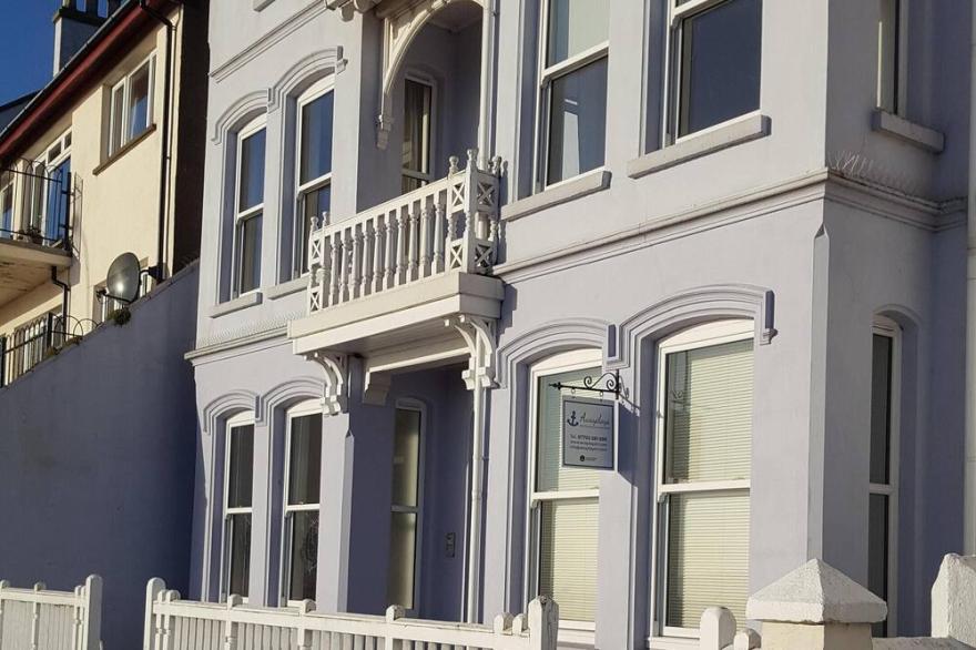 Ahoy Apartment Carrickfergus Front-line Sea-views and Super Comfy!