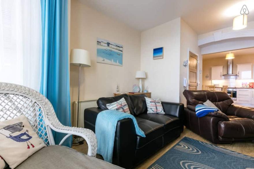 Ahoy Apartment Carrickfergus Front-line Sea-views and Super Comfy!