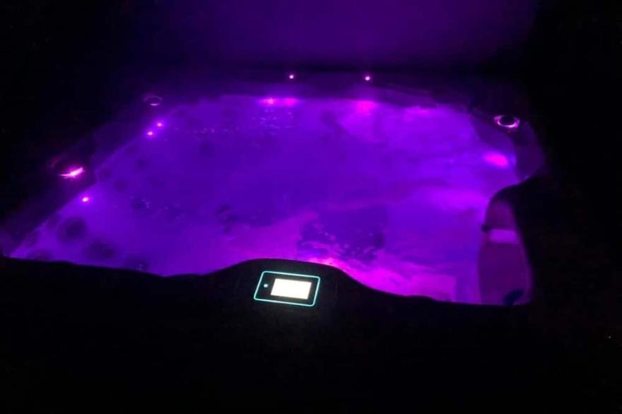 Beautiful 3 bedroom lodge with hot tub in stunning Northumberland