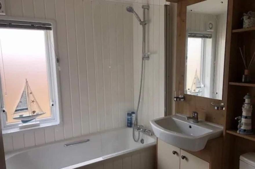 Beautiful 3 bedroom lodge with hot tub in stunning Northumberland