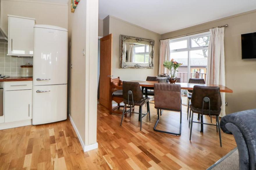 LODGE 22, family friendly, country holiday cottage in Millbrook