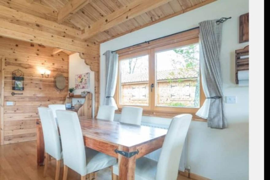 Jemima lodge,hottub and private fishing peg