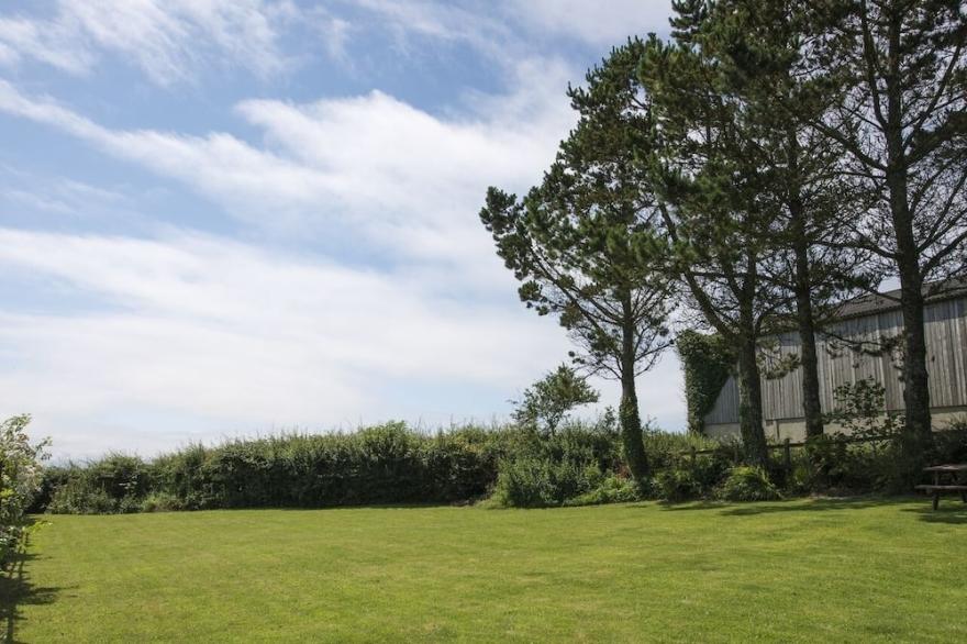 SALTY COTTAGE, pet friendly, with open fire in Morwenstow