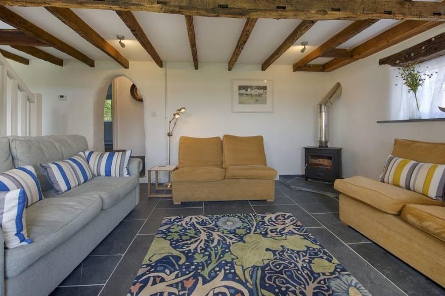 SALTY COTTAGE, pet friendly, with open fire in Morwenstow