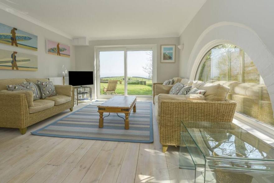 LANDCOMBE COTTAGE, pet friendly, luxury holiday cottage in Strete