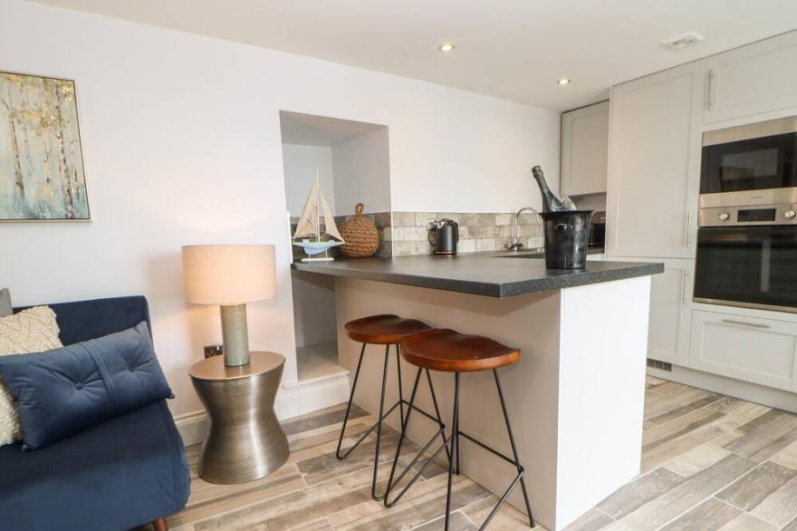 THE BEACH APARTMENT, pet friendly, with a garden in South Shields