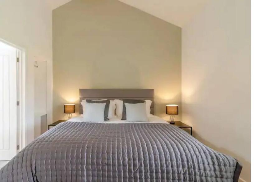 Lily Barn, Recently Converted Modern Barn, Cotswolds