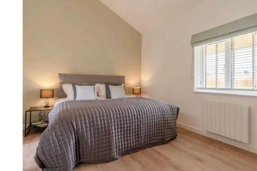 Lily Barn, Recently Converted Modern Barn, Cotswolds
