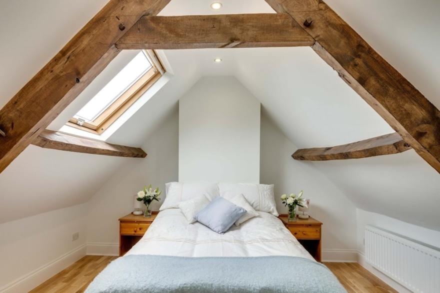 Reighton House sleeps upto 15 guests, dog friendly, games room, enclosed gardens