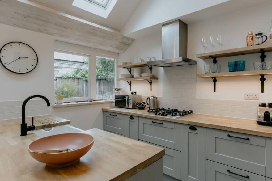 Pixie Place  -  a bungalow  that sleeps 5 guests  in 3 bedrooms