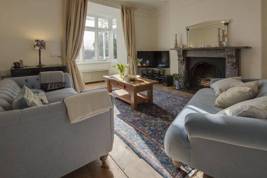 1 FLORENCE PLACE, pet friendly, luxury holiday cottage in Falmouth