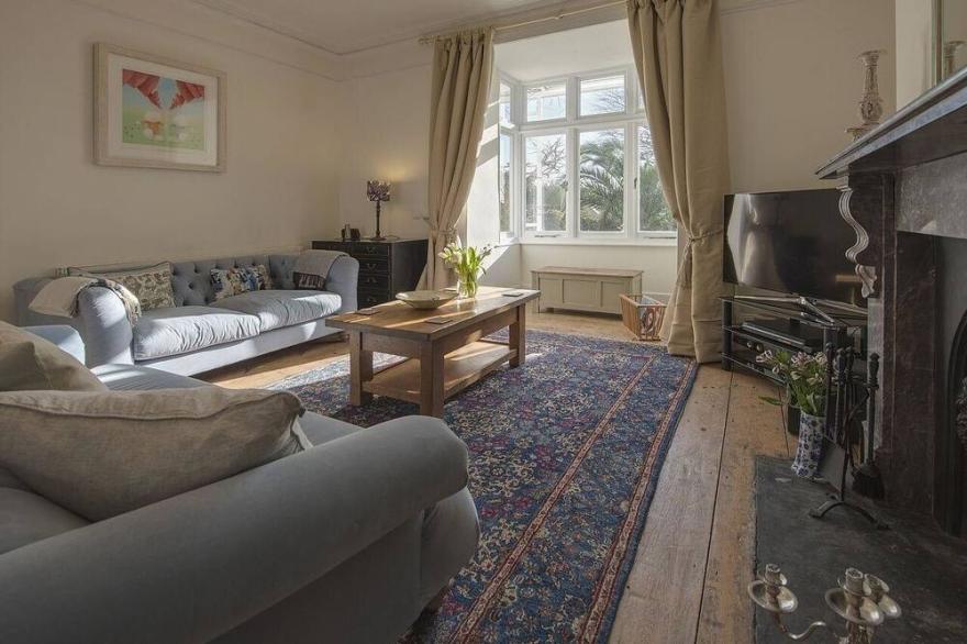 1 FLORENCE PLACE, pet friendly, luxury holiday cottage in Falmouth