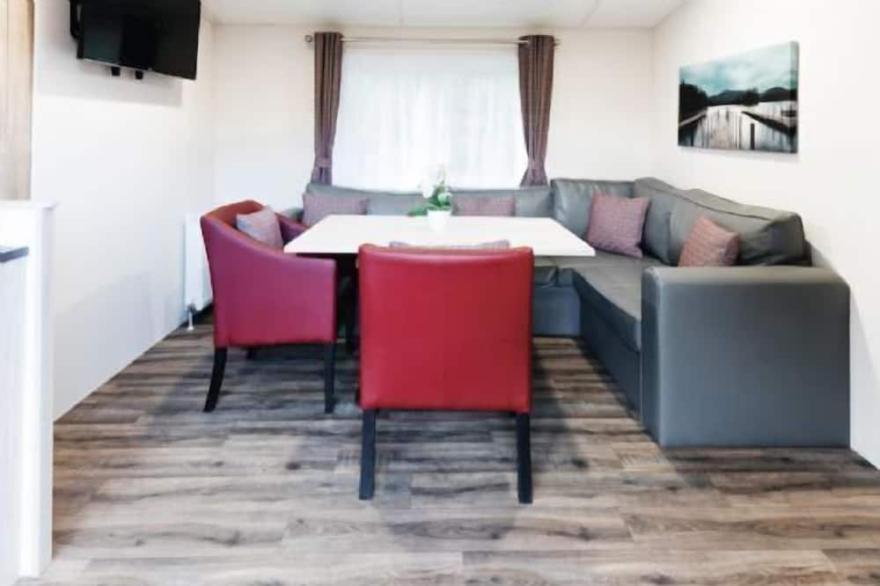 A luxury lodge 2 that sleeps 6 guests  in 2 bedrooms