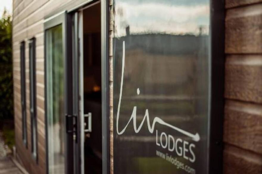 A luxury lodge 2 that sleeps 6 guests  in 2 bedrooms