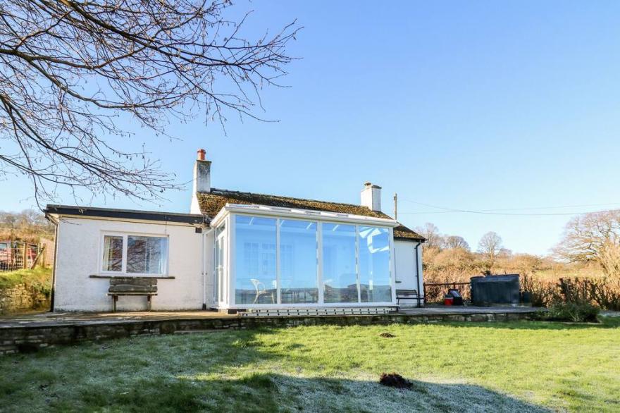 TY TWMP / TUMP COTTAGE, with a garden in Tal-Y-Bont-On-Usk