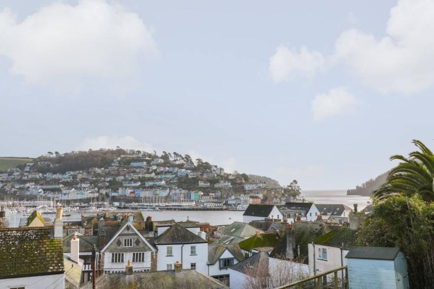 SEAVIEW, family friendly, character holiday cottage in Dartmouth