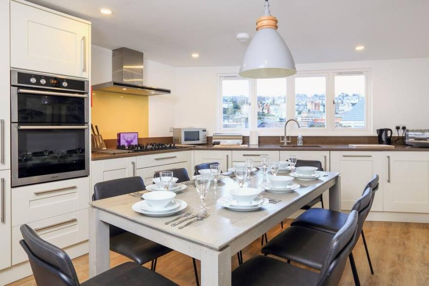 SEAVIEW, family friendly, character holiday cottage in Dartmouth