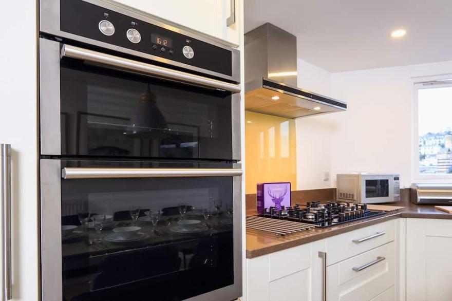 SEAVIEW, family friendly, character holiday cottage in Dartmouth
