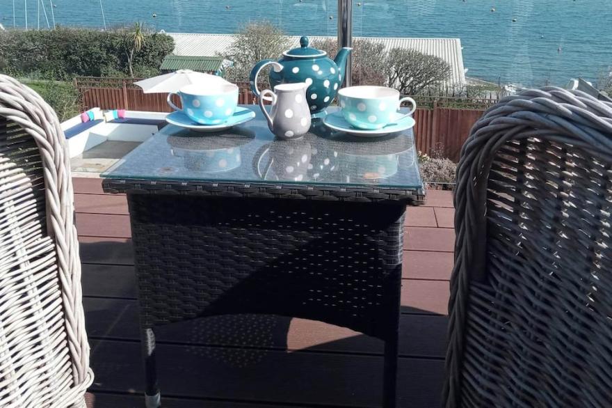 Uninterrupted spectacular views over the Camel Estuary and ocean.