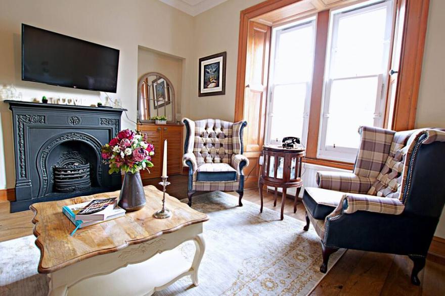 Old Town Two Bedroom Apartment With Castle Views