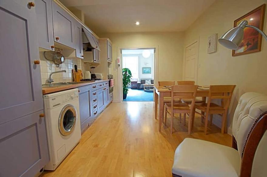 ALTIDO Gorgeous 2-bed flat near Edinburgh Castle