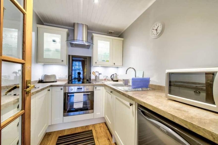 Royal Mile Apartment for Two - Location, Location!