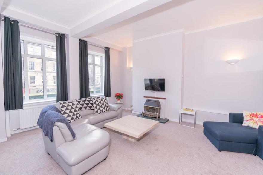 Stylish Duplex Apartment In the Heart of Edinburgh