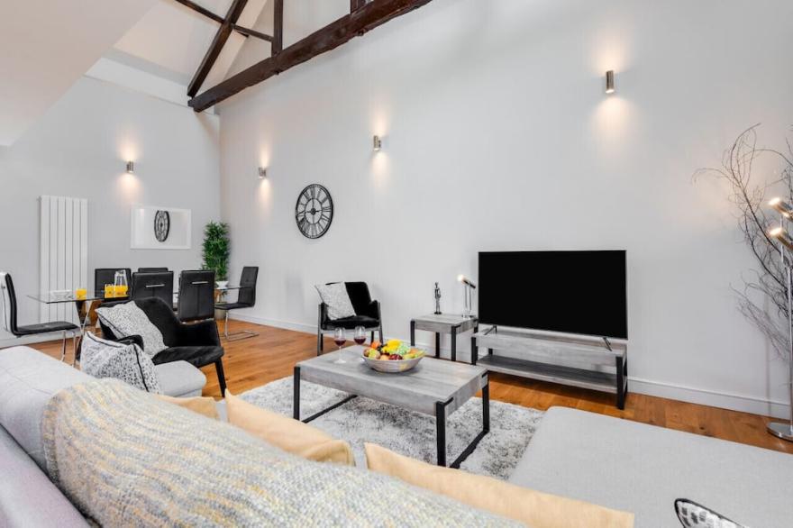 Oddfellows Hall - Three Bedroom Apartment, Sleeps 6
