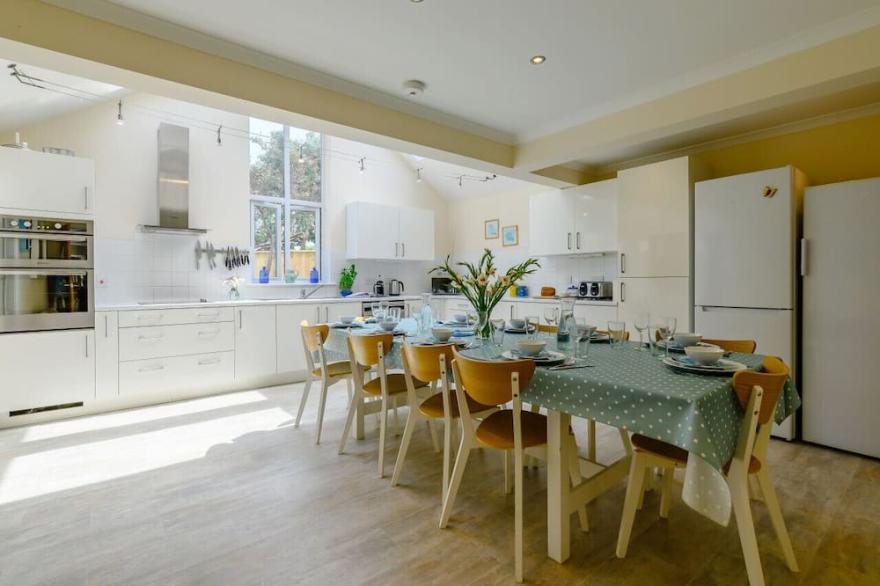 Cowries - Five Bedroom House, Sleeps 10