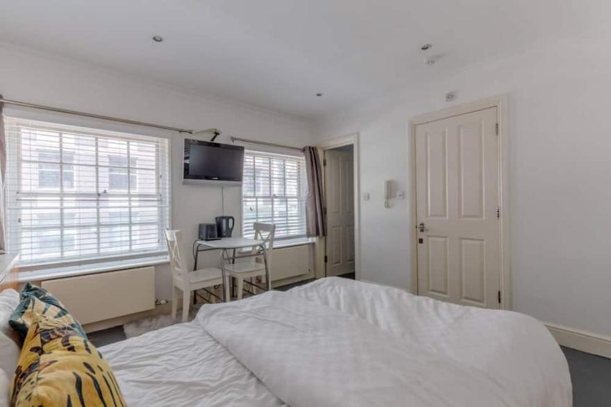 Cosy Self-Contained Studio in Aldgate