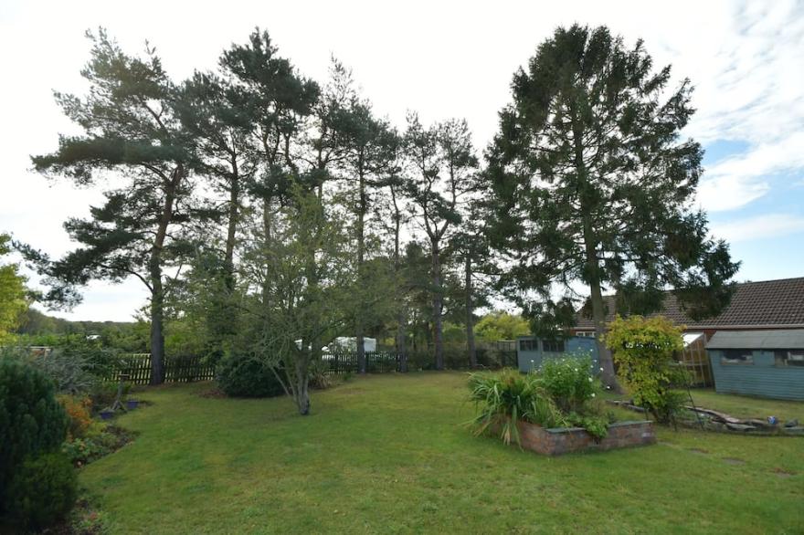 Hare Lodge - attractive bungalow, the historic inland resort of Woodhall Spa.