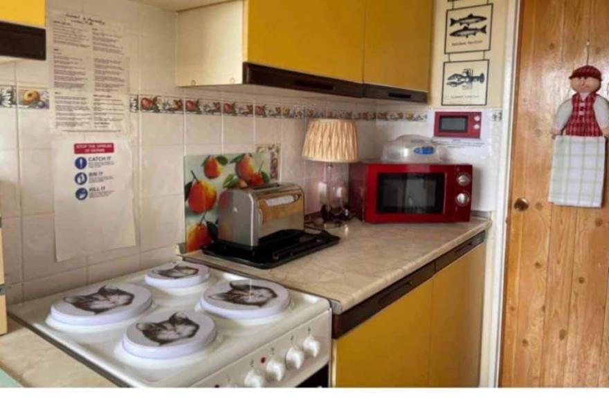 Aberdeen City Centre Apartment With Private Balcony and free fast fibre wifi.